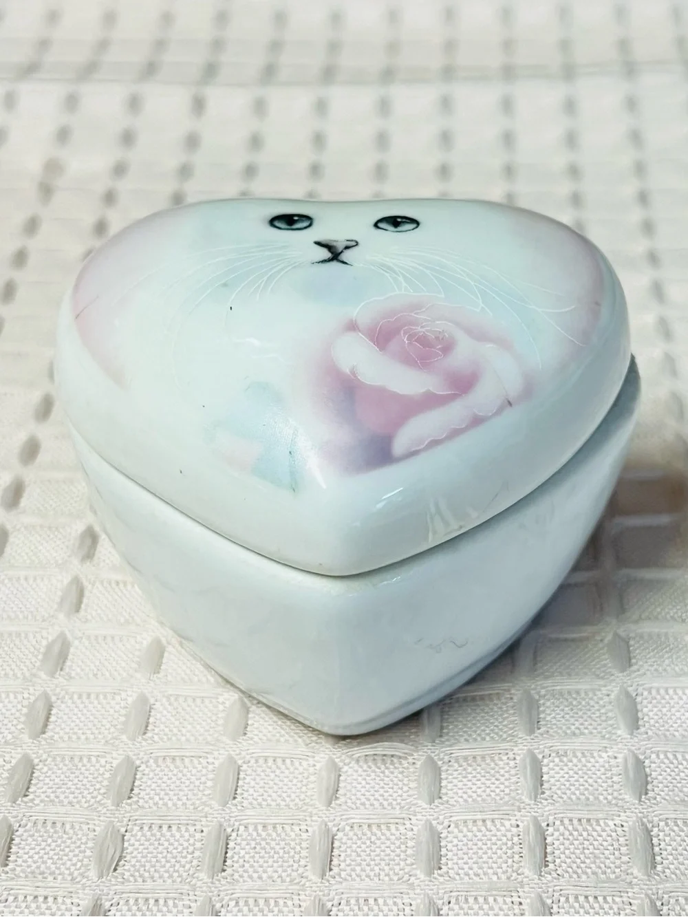 Vintage Otagiri White Cat & Rose Heart Porcelain Trinket Box